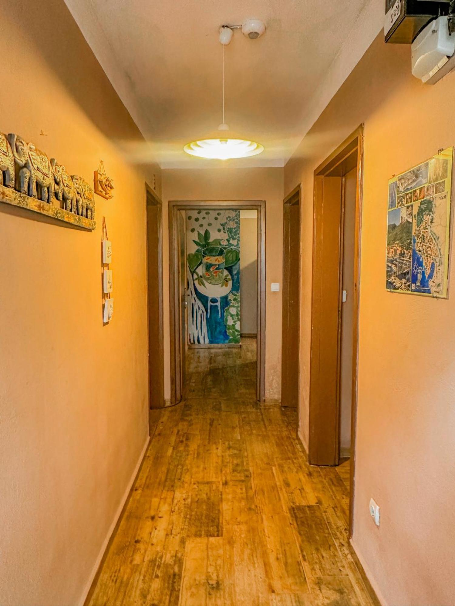 Hostel Anton Tivat Eksteriør billede